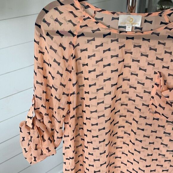 Semi sheer Collective Concepts mini bow tie print 3/4 sleeve blouse sz XS - Picture 4 of 7